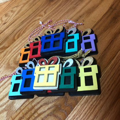 Set of 5 present gift ornaments